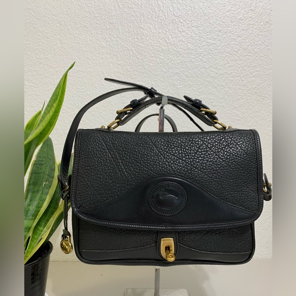 💕👜Vintage Dooney & Bourke Black AWL Crossbody Bag - Picture 2 of 14